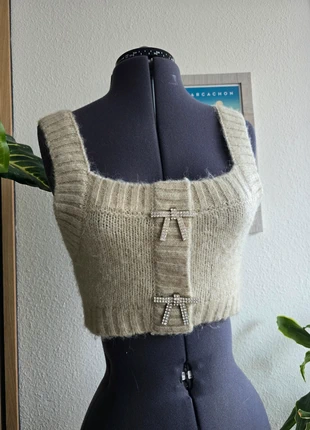 Top court en maille avec nœuds en strass - Zara - taille S - 36, marca: Zara, estado: Muy bueno, tamaño: S / 36 / 8, 12,00 €, 13,30 € Protección al comprador incluida