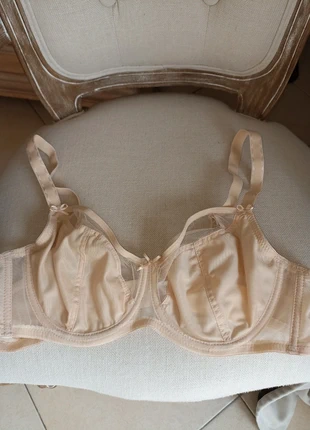 Soutien-gorge beige Gorteks, marque: Gorteks, état: Neuf avec étiquette, taille: 105C, 10,00 €, 11,20 € Protection acheteurs incluse