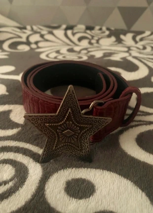 Ceinture rouge bordeaux étoile star style y2k chrome 2000s, brand: y2k, condizioni: Nuovo senza cartellino, taglia: 105 cm, €10.00, €11.20 include la Protezione acquisti
