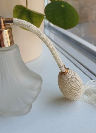 Vintage Stijl Parfumfles Wit Leuke Waaiervorm met Verstuiver, condizioni: Buone, €30.00, €32.20 include la Protezione acquisti