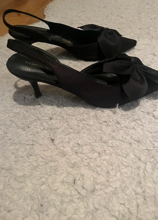 Zwarte hakjes, merk: Zara, staat: Nieuw zonder prijskaartje, maat: 40, € 8,50, € 9,63 inclusief Kopersbescherming