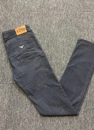 Jean armani bleu marine, pantalon bleu marine logo sur la poche arrière taille 30, marque: Armani, état: Très bon état, taille: S, 50,00 €, 53,20 € Protection acheteurs incluse