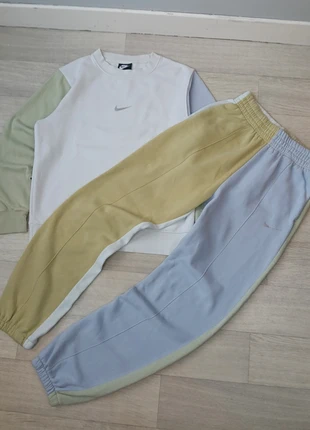 Ensemble jogging et pull Nike solo swoosh taille XS 100% coton, marque: Nike, état: Très bon état, taille: XS / 34 / 6, 40,00 €, 42,70 € Protection acheteurs incluse