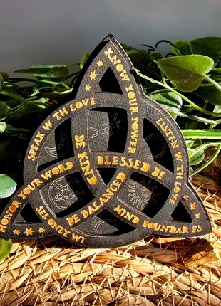 Plaque décorative ésotérique – Nœud celtique / Triquetra gravée – env. 10 cm de diamètre, brand: NO LABEL, condition: Like new, €8.90, €10.05 includes Buyer Protection