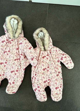 New born baby jas boxpak/overall/ jas roze 1x maat 50 & 1 x maat 56, marca: Primark, estado: Novo sem etiquetas, tamanho: 1-3 meses / 56 cm, €10.00, €11.20 inclui Proteção do Comprador