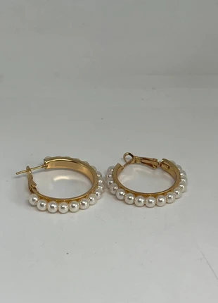 Goudkleurige oorbellen hoops met parels, merk: Uitverkoop, staat: Heel goed, € 1,00, € 1,75 inclusief Kopersbescherming Pro