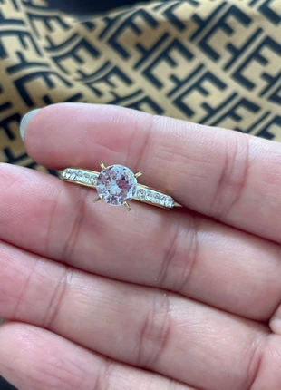 Bague en acier doré avec cristal., marke: CHIC, zustand: Sehr gut, größe: 62.2 mm / 19.8 mm Ø, 14,40 €, 15,82 € inklusive Vinted-Käuferschutz