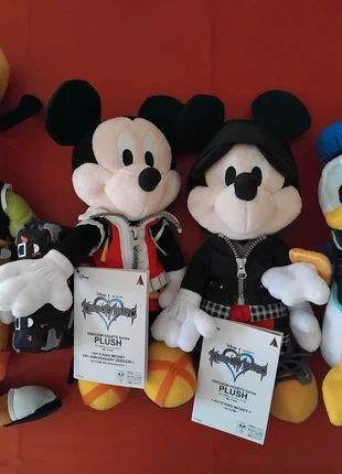 Lot  4 peluche kingdom hearts square enix, marke: Square Enix, zustand: Sehr gut, größe: Frühchen, bis 44, 100,00 €, 105,70 € beinhaltet Vinted-Käuferschutz Pro