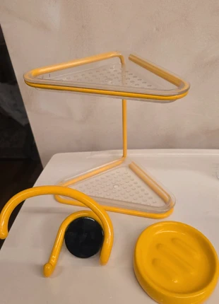 Set Bagno Vintage Designer Anni '80: Mensola + Appendiabiti + Portasapone, brand: Caramella, condizioni: Ottime, €45.00, €47.95 include la Protezione acquisti