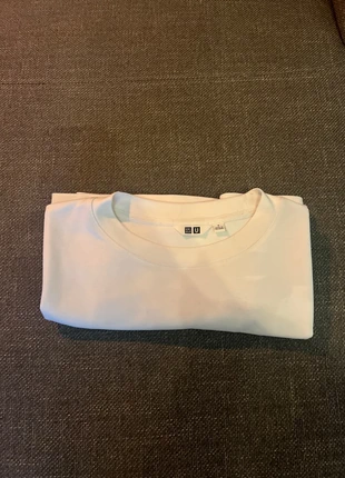 Uniqlo Shirt Airism, merk: Uniqlo, staat: Heel goed, maat: S, € 8,00, € 9,10 inclusief Kopersbescherming