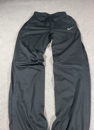 Nike Trackpants (Top Zustand😊) Gr. L, marque: Nike, état: Très bon état, taille: L, 14,00 €, 15,40 € Protection acheteurs incluse
