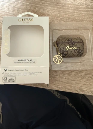 Guess AirPods Pro & pro 2 hoesje – bruin & stijlvol, marque: GUESS, état: Neuf avec étiquette, 14,99 €, 16,44 € Protection acheteurs (Pro) incluse