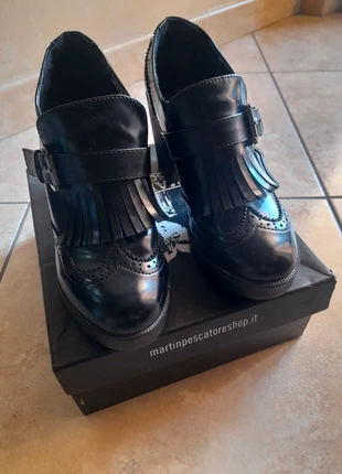 scarpe stile parigina in pelle lucida nera con dettaglio Francia taglia 36, état: Bon état, taille: 36, 8,00 €, 9,10 € Protection acheteurs incluse