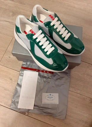 Prada Cups olive green /white – maat 44, marca: Prada, estado: Nuevo con etiquetas, tamaño: 44, 120,00 €, 126,70 € Protección al comprador incluida