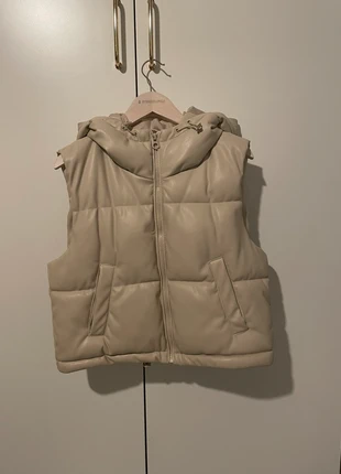 Smanicato imbottito con cappuccio, brand: Stradivarius, condizioni: Ottime, taglia: XS / IT 38 / EU 34, €20.00, €21.70 include la Protezione acquisti