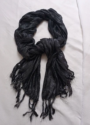 Belle écharpe châle, couleur noir argenté, zustand: Sehr gut, 2,00 €, 2,80 € inklusive Vinted-Käuferschutz