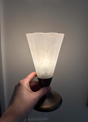 Aldenkamp tafellamp met bloemkap – soft glow vintage lighting, marque: Vintage Dressing, état: Bon état, 19,95 €, 21,65 € Protection acheteurs incluse