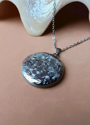 Collar relicario labrado/ guardapelo., marque: Acer inox, état: Neuf sans étiquette, 17,00 €, 18,55 € Protection acheteurs incluse