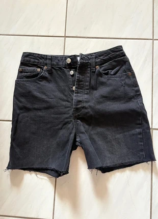 Jean short femme noir Zara en très bon état taille 36 S, merk: Zara, staat: Heel goed, maat: S / 36 / 8, € 8,00, € 9,10 inclusief Kopersbescherming