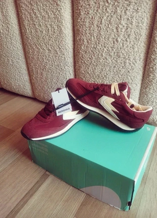 Baskets femme neuf bordeaux Bershka, marca: Bershka, estado: Novo com etiquetas, tamanho: 35, €17.00, €18.55 inclui Proteção do Comprador
