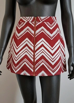 Jupe à chevrons blanc & bordeaux – taille 38 – kiabi, marca: Kiabi, estado: Muito bom, tamanho: M / 38 / 10, €5.95, €6.95 inclui Proteção do Comprador