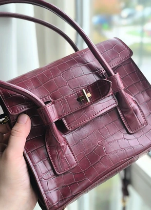Sac Zara effet croco bordeaux – Neuf, jamais utilisé, merk: Zara, staat: Nieuw zonder prijskaartje, € 30,00, € 32,20 inclusief Kopersbescherming