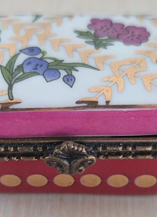 Pilulier, boite porcelaine - Joli décor floral - Collection, brand: Collection, condition: Very good, €5.00, €5.95 includes Buyer Protection