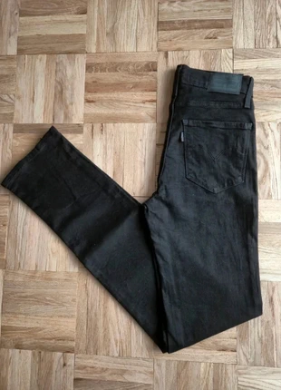 Jean noir Levi's 724 High Rise Straight W26 L32, marque: Levi's, état: Très bon état, taille: S / 36 / 8, 15,00 €, 16,45 € Protection acheteurs incluse