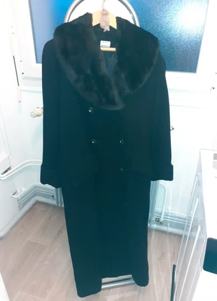 Manteau noir avec col fourrure acrylique amovible., marque: 3 Suisses Le Chouchou, état: Neuf avec étiquette, taille: M / 38 / 10, 50,00 €, 53,20 € Protection acheteurs incluse