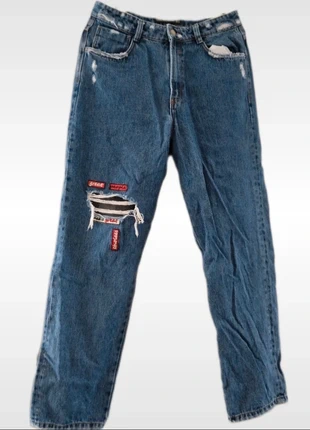 Zara Trafaluc Distressed Boyfriend Jeans Met Patches – Maat 40, merk: Zara Trafaluc, staat: Goed, maat: L / 40 / 12, € 5,00, € 5,95 inclusief Kopersbescherming