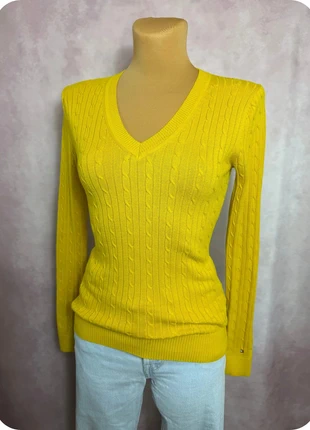 Pull col en v torsadé tressé Tommy Hilfiger jaune logo brodé sur manche | Tailles XS | pf54, merk: Tommy Hilfiger, staat: Heel goed, maat: XS / 34 / 6, € 14,00, € 15,40 inclusief Kopersbescherming Pro
