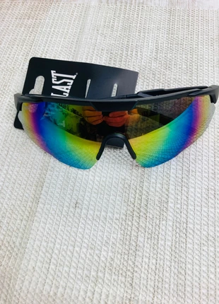 Lunettes de soleil Everlast ; Couleur : Noir (Cyclisme) ; Taille : Unique, marque: Everlast, état: Neuf avec étiquette, 20,00 €, 21,70 € Protection acheteurs incluse