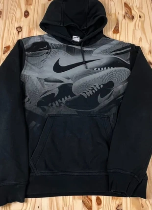 Hoodie Nike noir M – imprimé sneakers / très bon état, marque: Nike, état: Très bon état, taille: M, 16,00 €, 17,50 € Protection acheteurs (Pro) incluse