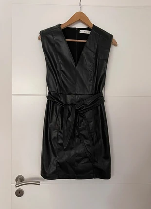 Superbe robe en simili cuir Mango 🌸 34 XS, merk: Mango, staat: Nieuw met prijskaartje, maat: XS / 34 / 6, € 15,00, € 16,45 inclusief Kopersbescherming