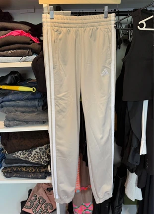 Dayready trackpants, marca: adidas, estado: Novo com etiquetas, tamanho: XS / 34 / 6, €20.00, €21.70 inclui Proteção do Comprador