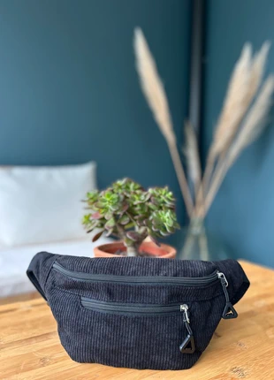 Sac banane velours côtelé noire, merk: La Boutique, staat: Heel goed, € 9,00, € 10,15 inclusief Kopersbescherming