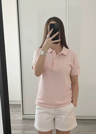 Vintage Nike pink polo shirt - women's size M (44 IT) with embroidered logo, marke: Nike, zustand: Sehr gut, größe: M / 38 / 10, 7,00 €, 8,05 € inklusive Vinted-Käuferschutz