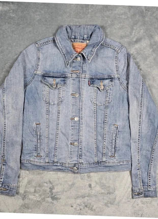 Veste en jean Levi's, taille M, très bon état, marke: Levi's, zustand: Sehr gut, größe: M / 38 / 10, 25,00 €, 26,95 € beinhaltet Vinted-Käuferschutz Pro