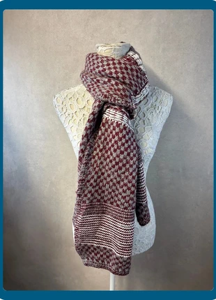 Écharpe bordeaux et beige à motifs tissés – Lot MI30, condition: Very good, €7.10, €8.16 includes Buyer Protection Pro