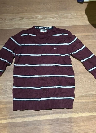 Pull tommy jeans taille M utilisé une fois, marque: Tommy Jeans, état: Très bon état, taille: M, 25,00 €, 26,95 € Protection acheteurs incluse