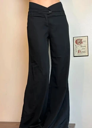 Pantalon Évasé Noir Décontracté pour Femme avec Design de Taille en Pétales, taille Asian S, marke: Aesthetic, zustand: Sehr gut, größe: S / 36 / 8, 37,99 €, 40,59 € inklusive Vinted-Käuferschutz