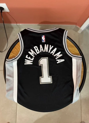 Maillot nba Wembanyama original, marke: Nike, zustand: Neu, mit Etikett, größe: S, 49,00 €, 52,15 € inklusive Vinted-Käuferschutz