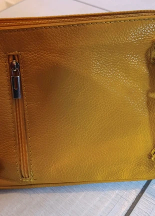 Petit sac couleur ocre/jaune. Jamais utilisé, brand: The Genuine Leather, condizioni: Nuovo senza cartellino, €12.00, €13.30 include la Protezione acquisti