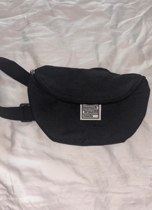 Schwarze Bauchtasche „Mensch braucht Nazis“ Statement Bag, marke: Sonstiges, zustand: Neu, 10,00 €, 11,20 € inklusive Vinted-Käuferschutz