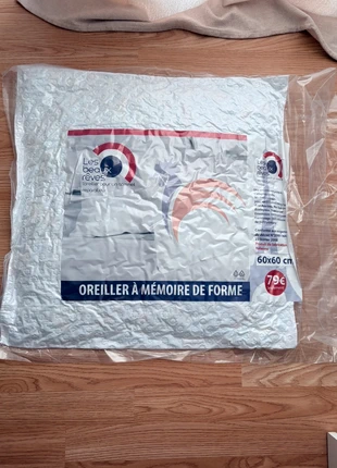 Oreiller à mémoire de forme 60x60cm anti acariens, marca: les beaux rêves, estado: Nuevo con etiquetas, 22,90 €, 24,75 € Protección al comprador incluida