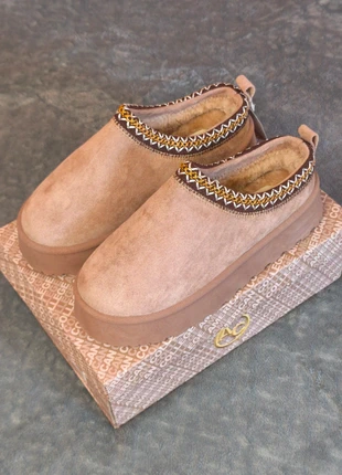 Chaussons chauds compensés American College style daim & broderie marron - T39, brand: American College, condition: New with tags, size: 39, €25.00, €26.95 includes Buyer Protection