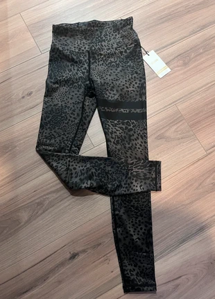 Legging - Marque Stronger - Taille XS - Style léopard - Conçu en Suède, brand: STRONGER, condizioni: Nuovo con cartellino, taglia: XS / IT 38 / EU 34, €24.99, €26.94 include la Protezione acquisti