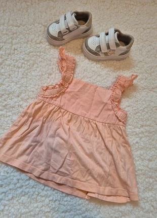 Débardeur Kiabi 18 mois – Bretelles à volants & jolis boutons dos, marque: Kiabi, état: Très bon état, taille: 18-24 mois / 86 cm, 3,00 €, 3,85 € Protection acheteurs incluse