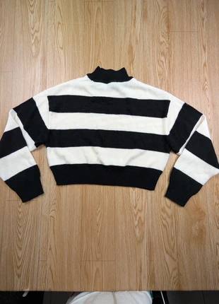 Pull cropped col roulé Divided XXS noir blanc très bon état #316, marque: H&M Divided, état: Très bon état, taille: 14 ans / 164 cm, 3,00 €, 3,85 € Protection acheteurs (Pro) incluse