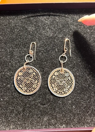 Orecchini pendenti originali Stroili Gioielli, tondo traforato a nido d’ape e fiori, brand: Stroili, condizioni: Ottime, €9.00, €10.15 include la Protezione acquisti